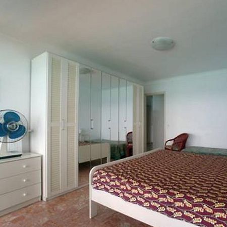 Flat Rossi Apartment Ментона Стая снимка
